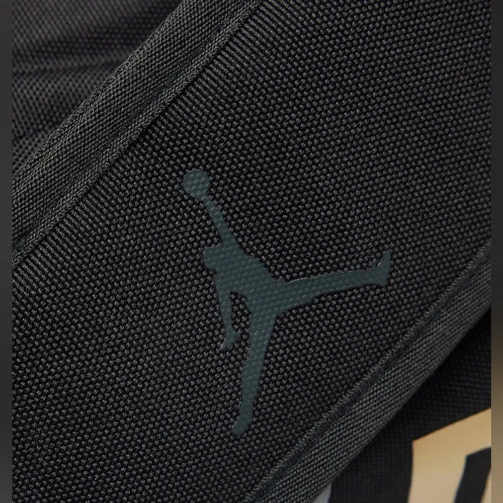 Air Jordan Men’s Elite Training Duffle Duffel Bag Gym Travel Bag SM0920-K5X